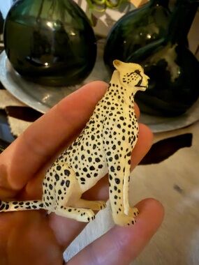 New small rubber Cheetah Figurine - Cream with Black Spots decor safari